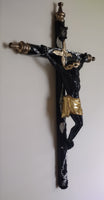 CRISTO NEGRO O SEÑOR DEL VENENO EN CRUZ DE RESINA DE 20 PULGADAS / BLACK JESUS CHRIST OR LORD OF THE POISON IN A ROUND RESIN CROSS 20 INCHES