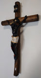 CRISTO NEGRO O SEÑOR DEL VENENO EN CRUZ DE MADERA REDONDA DE 28 PULGADAS DE ALTO / BLACK JESUS CHRIST OR LORD OF THE POISON IN A ROUND WOOD CROSS 28 INCHES TALL